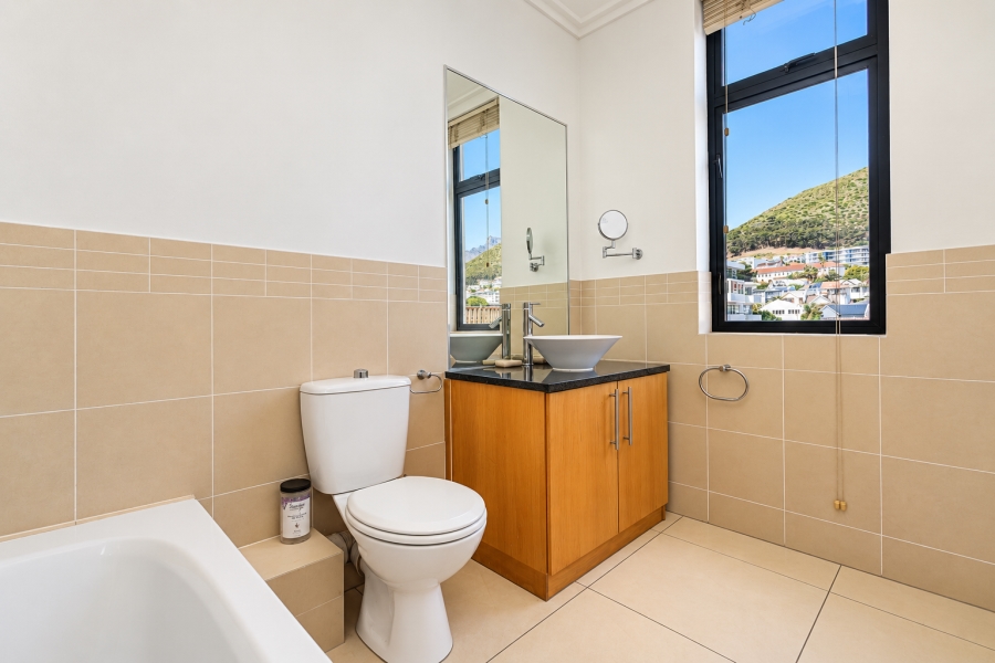 2 Bedroom Property for Sale in Sea Point Western Cape